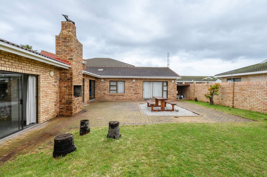 12 Bedroom Property for Sale in Summerstrand Eastern Cape